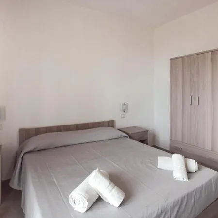 1 Bedroom Stunning In Apartment *