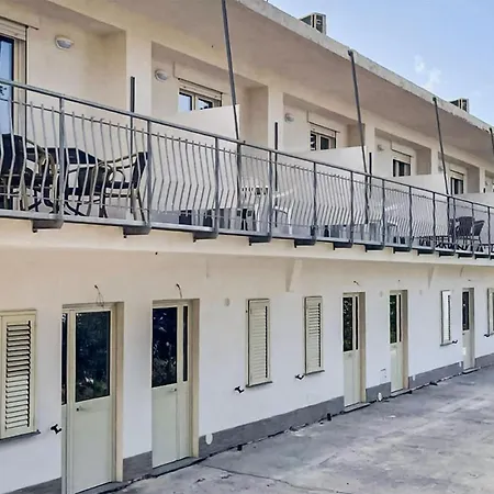 1 Bedroom Stunning In